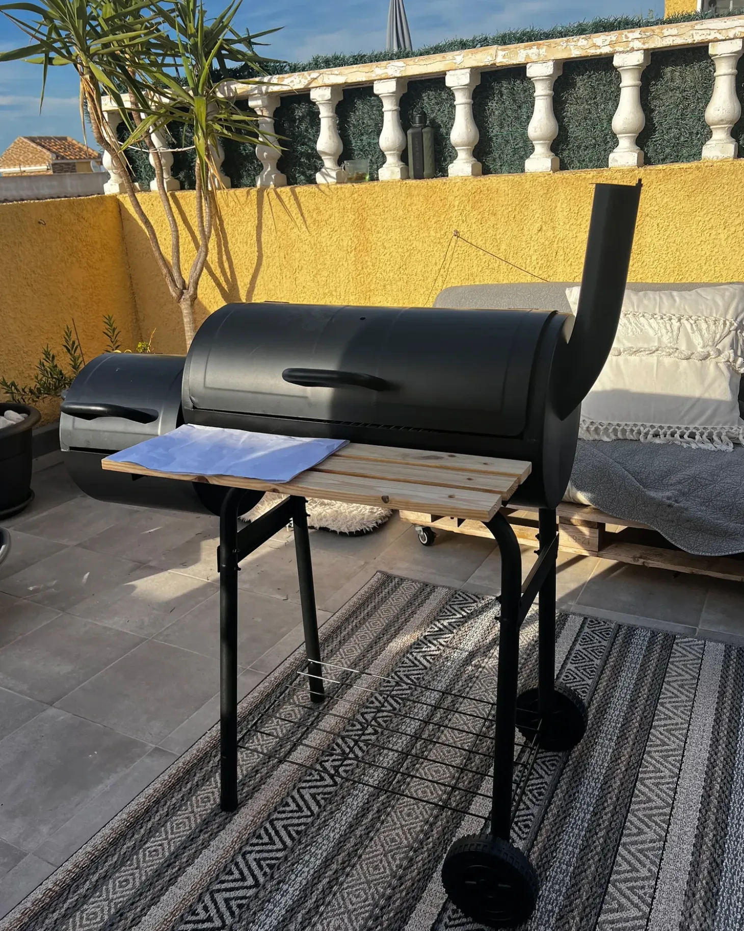 BBQ kulgrill SATAH med rygeovn Metal Sort