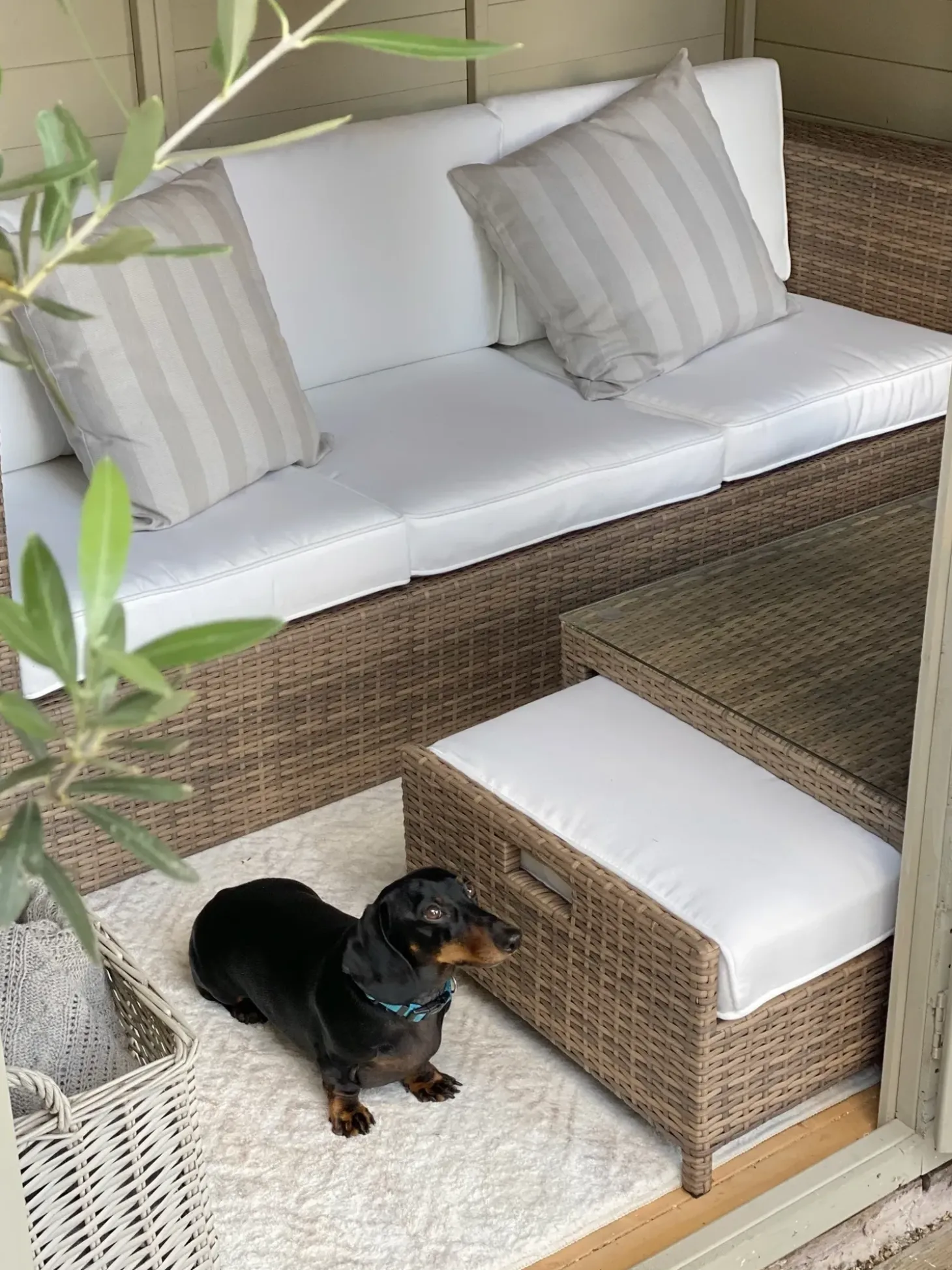 BELLUNO 5 personers Loungesæt med bord og fodskammel Hvid PE-rattan