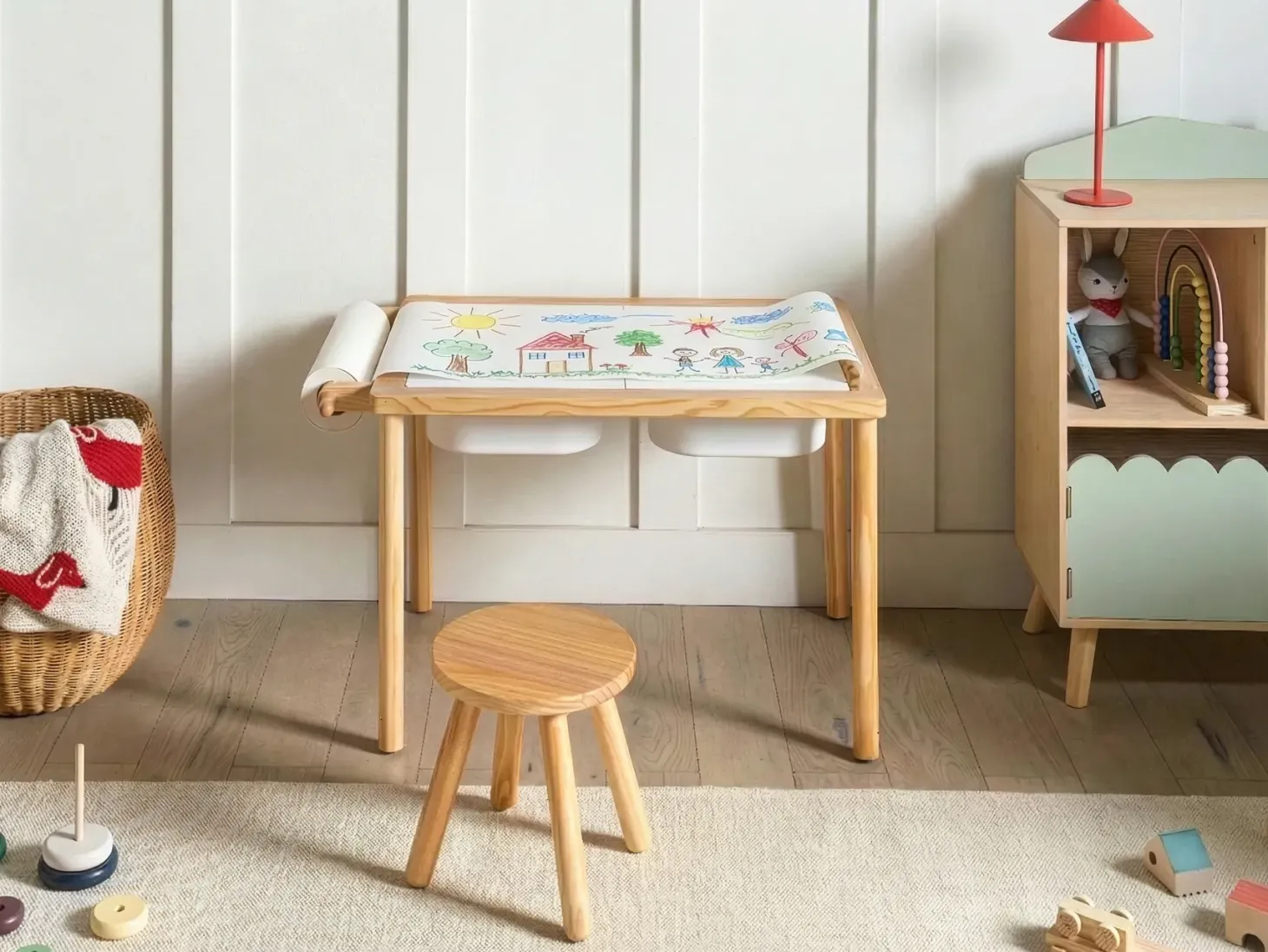 Børnebord og stole sæt KEMPSEY Lysebrun Montessori med opbevaring