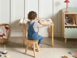 Børnebord og stole sæt KEMPSEY Lysebrun Montessori med opbevaring