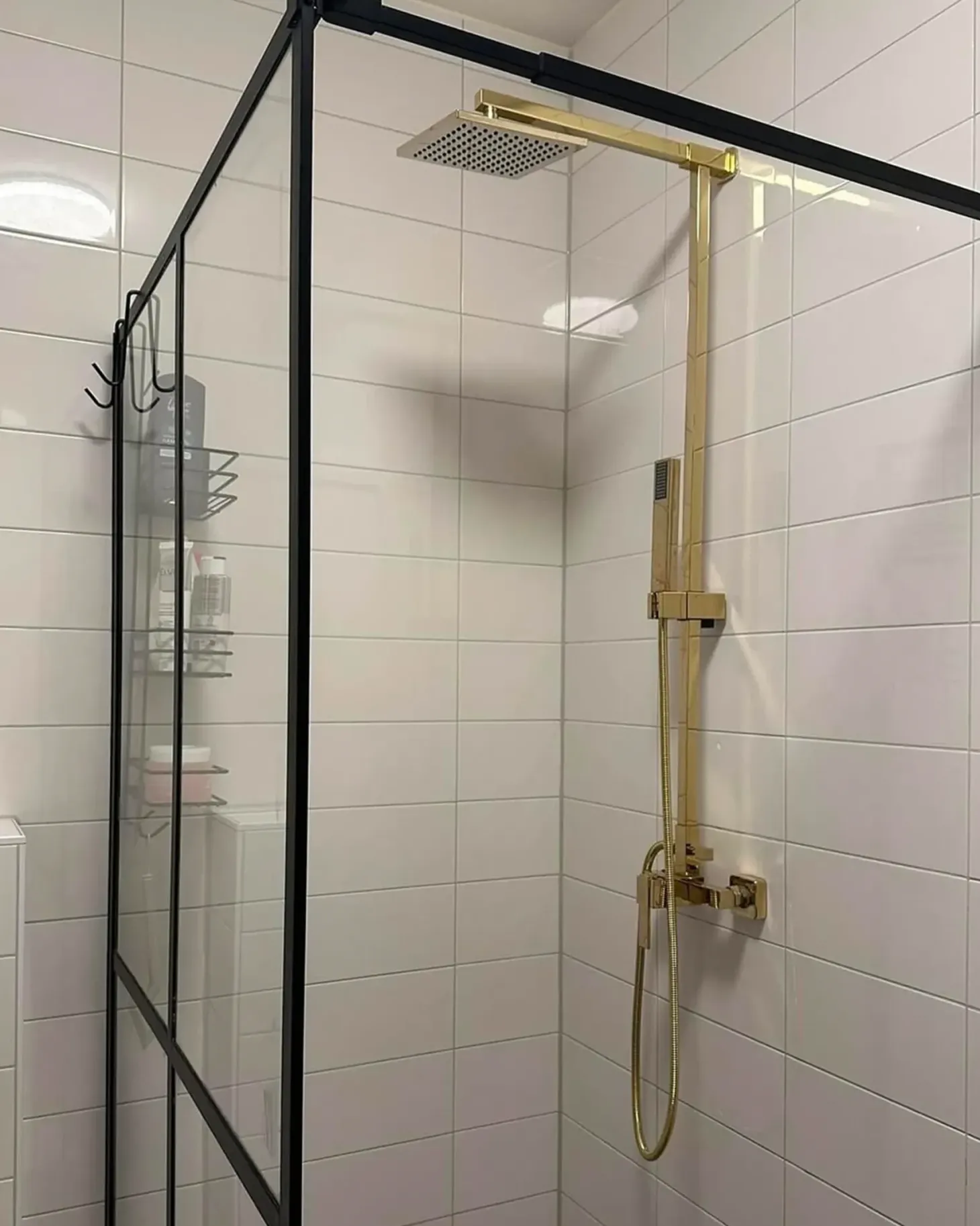Brusersæt med regnbruser TAGBO Guld