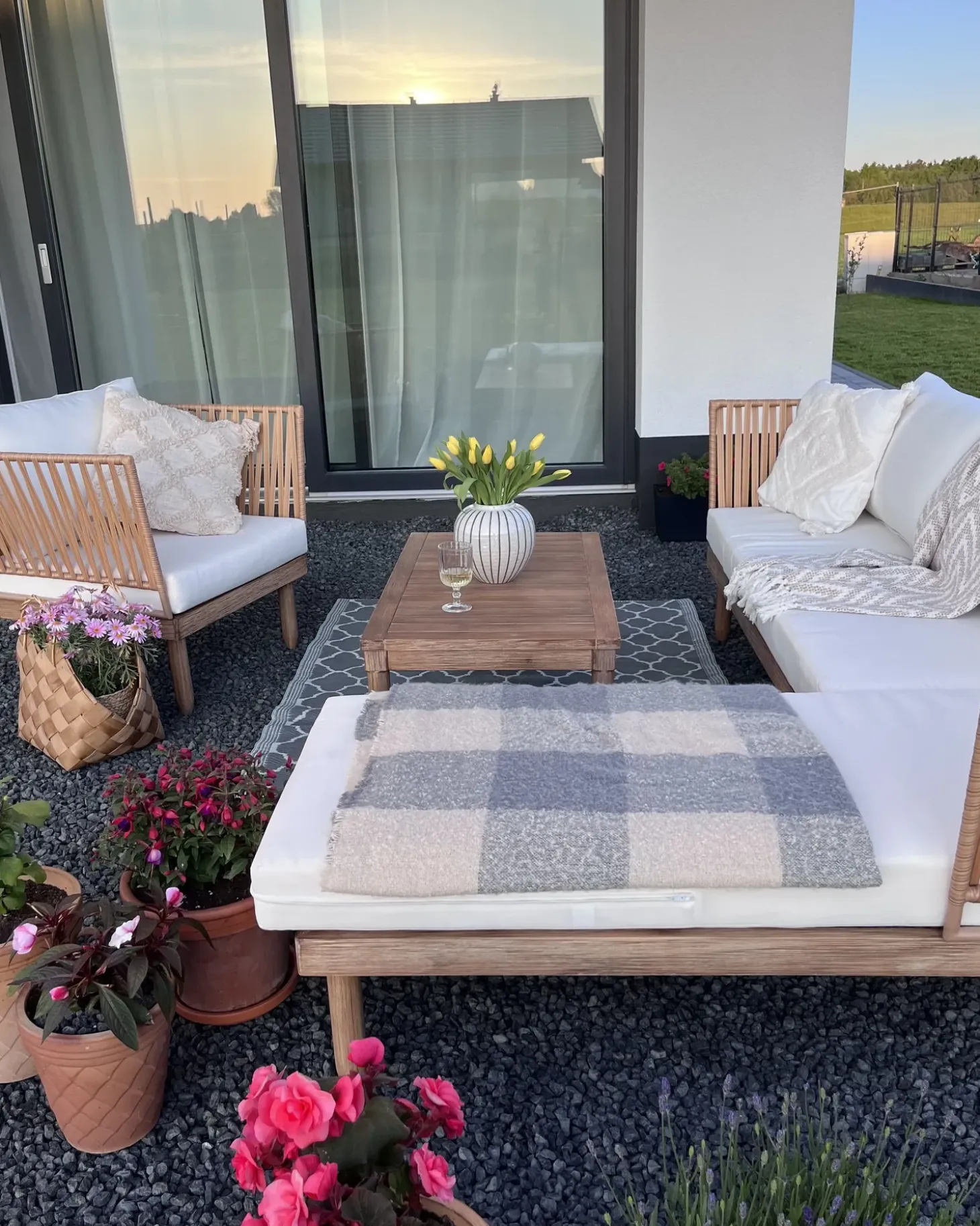CREMONA 4 personers Loungesæt med bord Venstrevendt Cremehvid Akacietræ