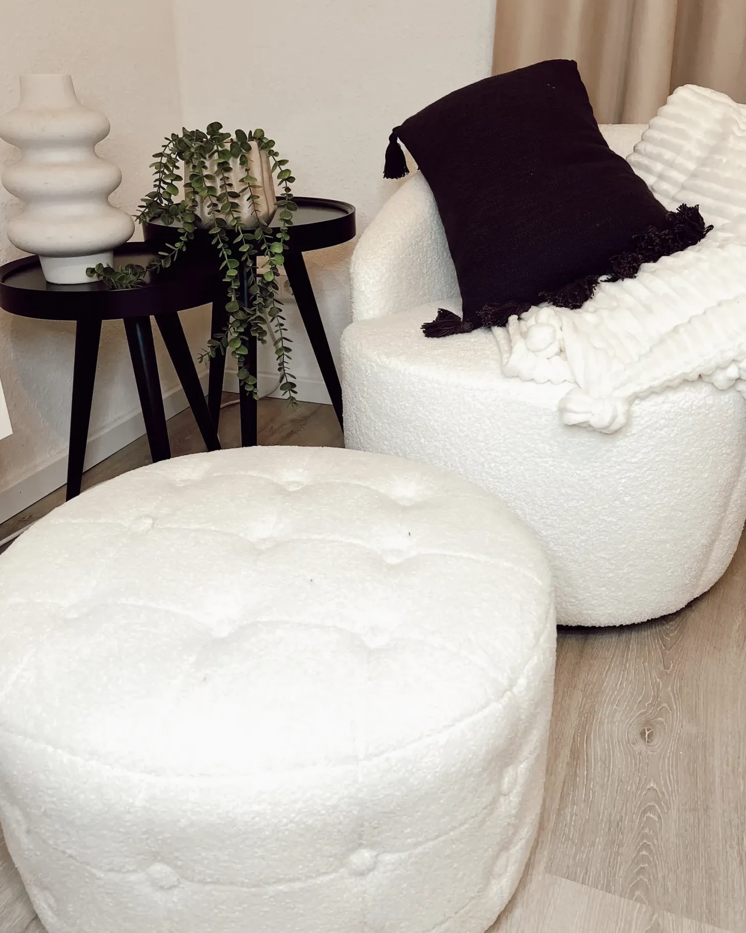Dreje stol DAVIK Boucle Cremehvid