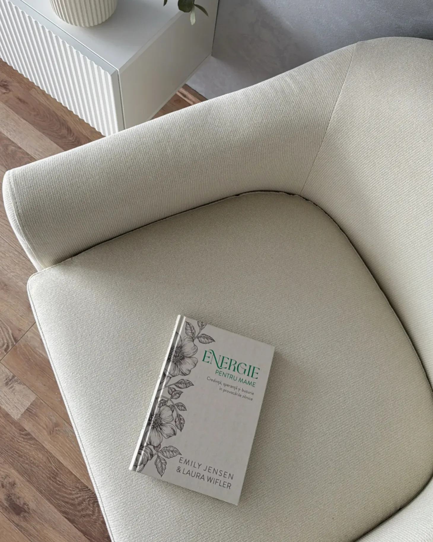 Dreje stol MAGNOR Lys Beige