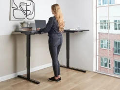Elektrisk justerbart hjørneskrivebord DESTINES Sort 160 cm 109 cm Højrevendt
