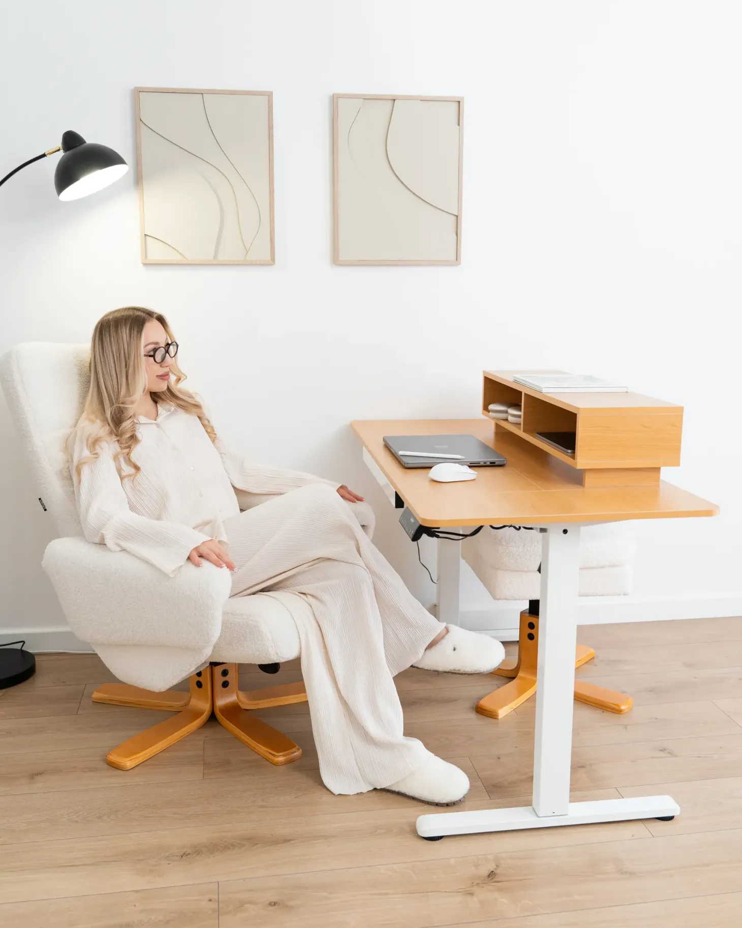 Elektrisk justerbart hæve sænkebord LUCAMA Lysebrun/hvid 120 cm 60 cm med USB-port