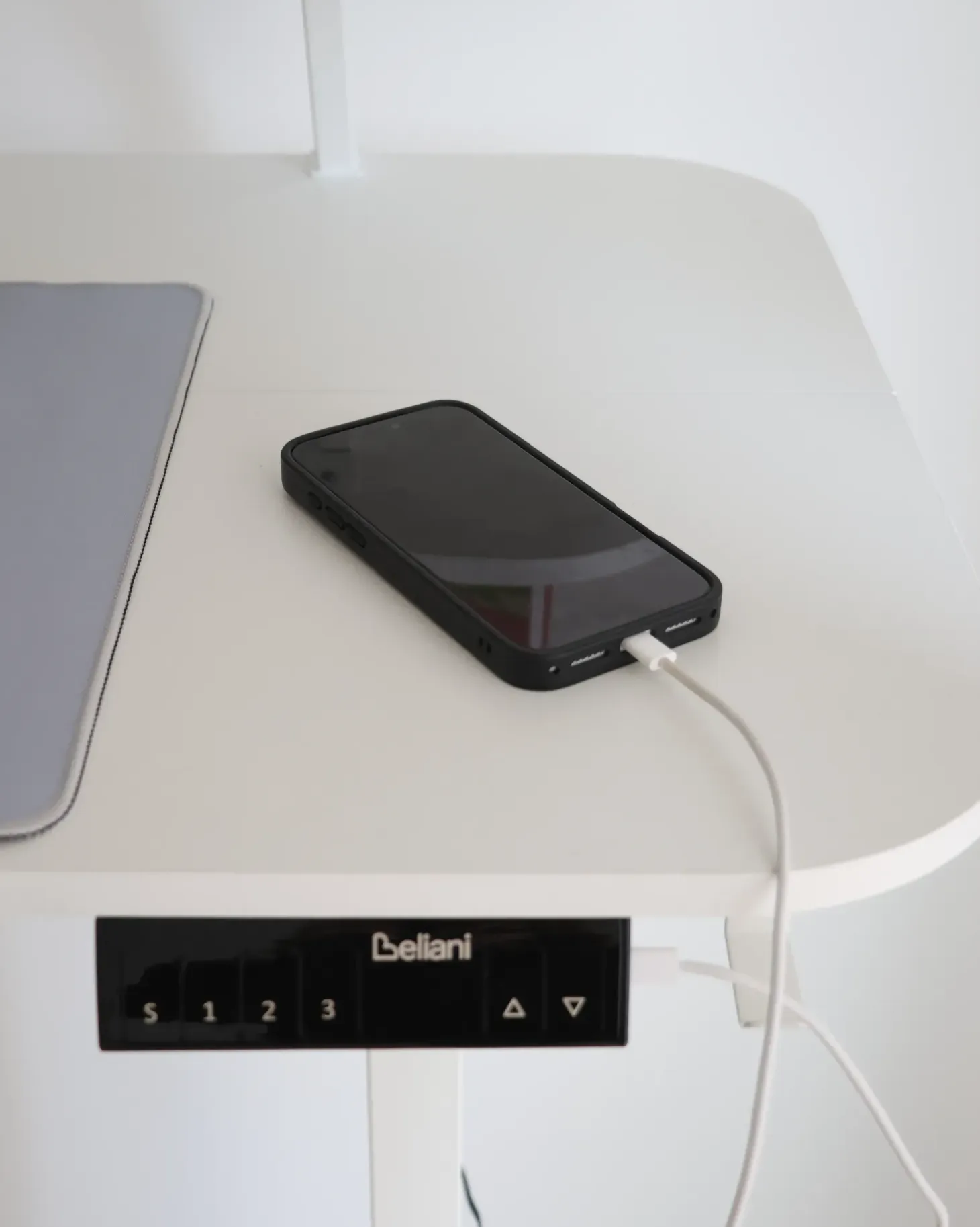 Elektrisk justerbart hæve sænkebord WILBANKS Hvid 120 cm 60 cm med USB-port