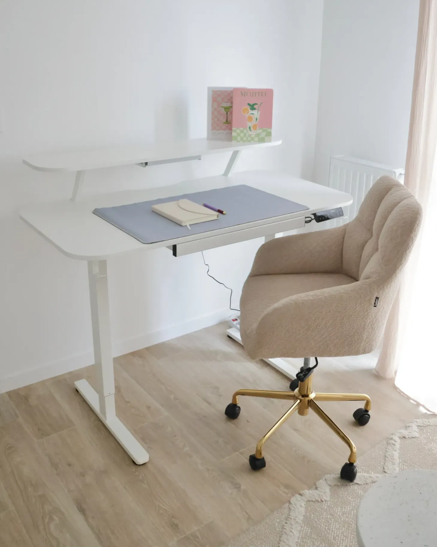 Elektrisk justerbart hæve sænkebord WILBANKS Hvid 120 cm 60 cm med USB-port