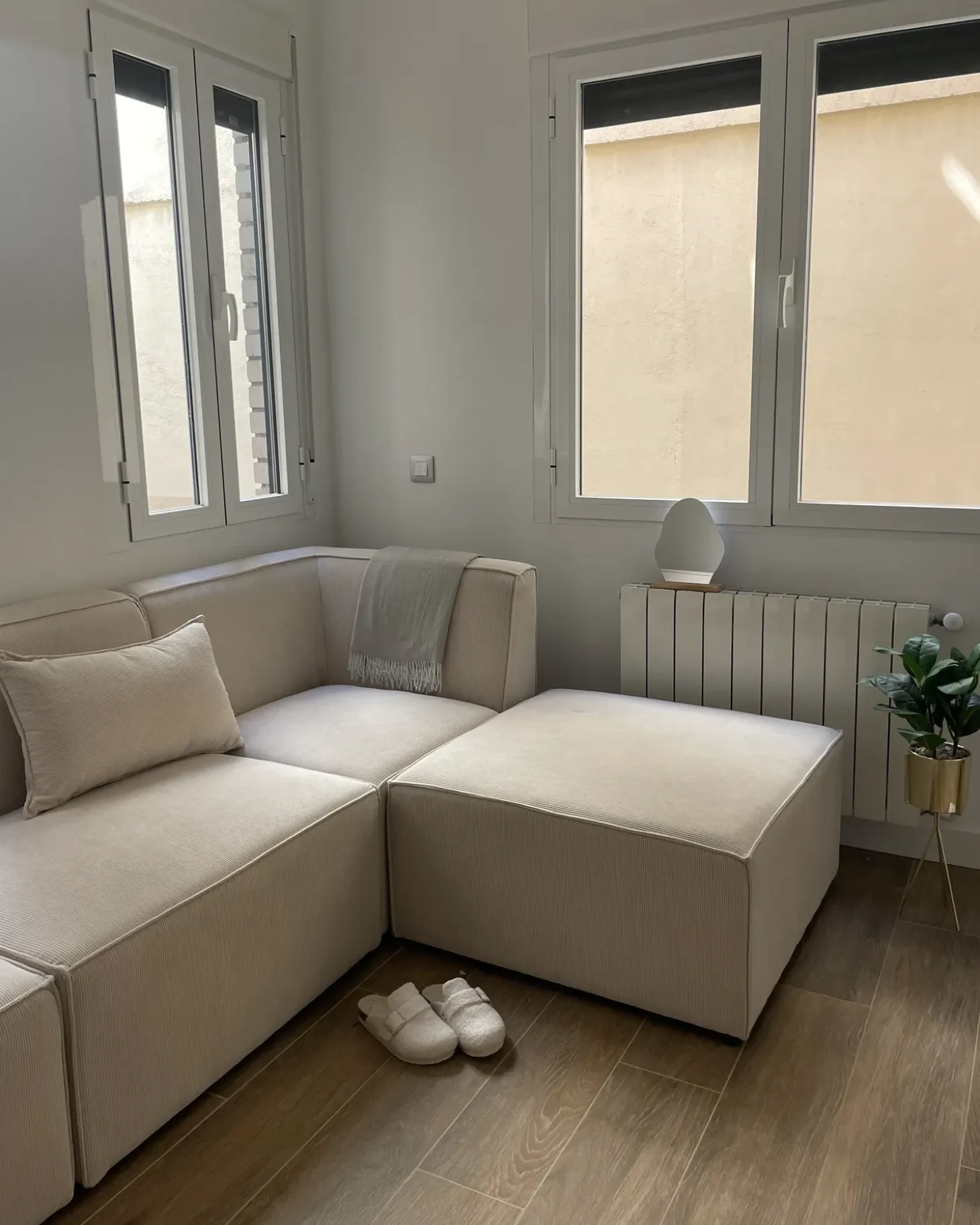 Fodskammel LEMVIG Fløjl Lys Beige