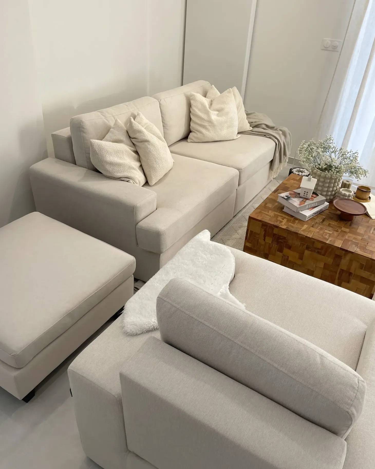 Fodskammel UNSTAD Lys Beige