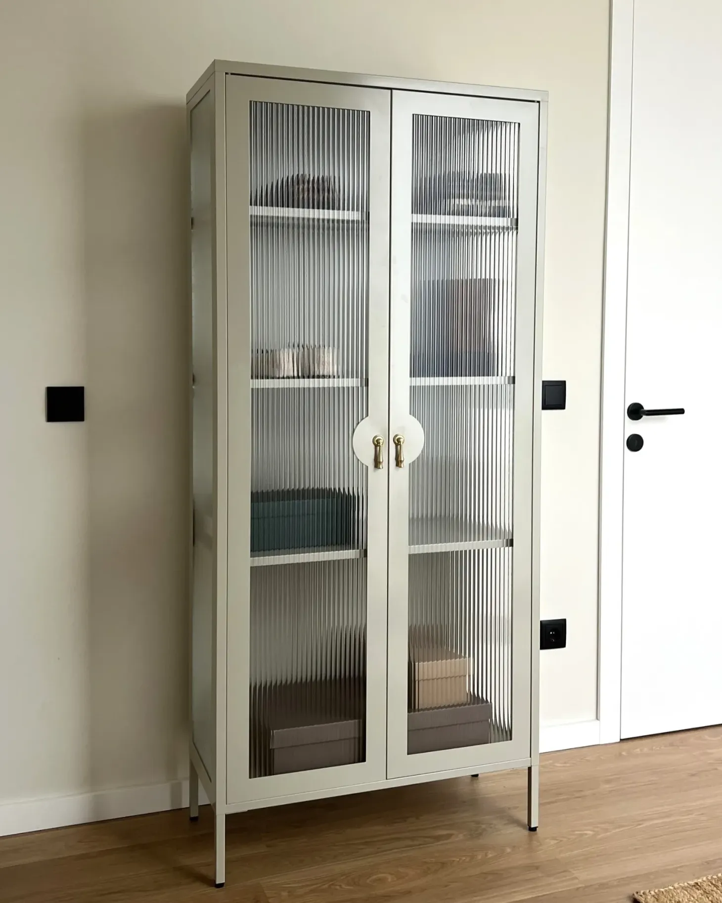 Glas vitrineskab GLEORA Metal Lys Beige
