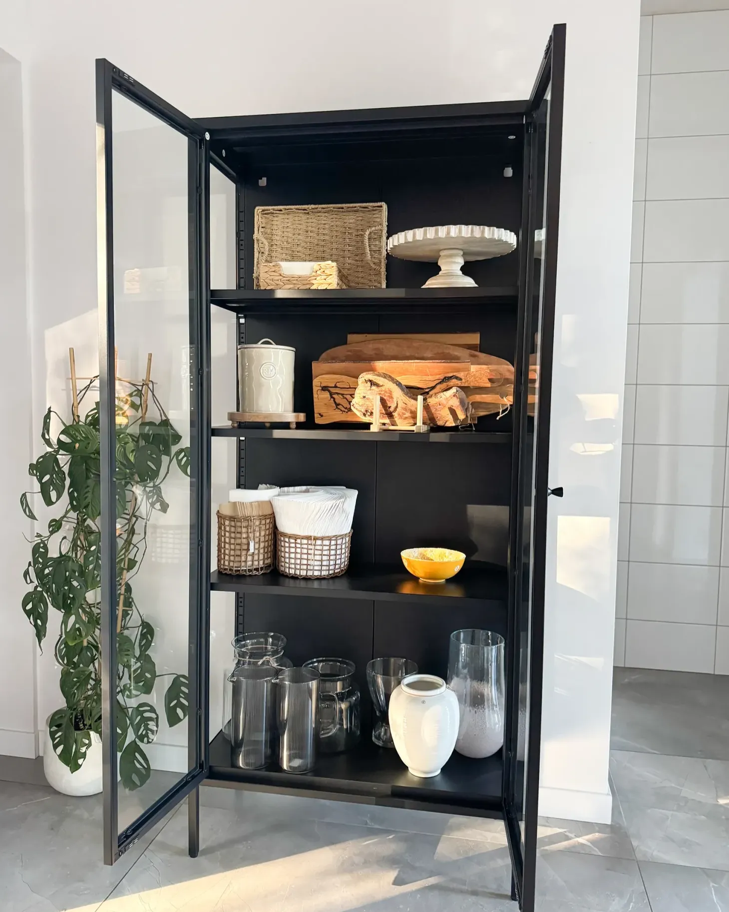 Glas vitrineskab HARTY Metal 80 cm Sort