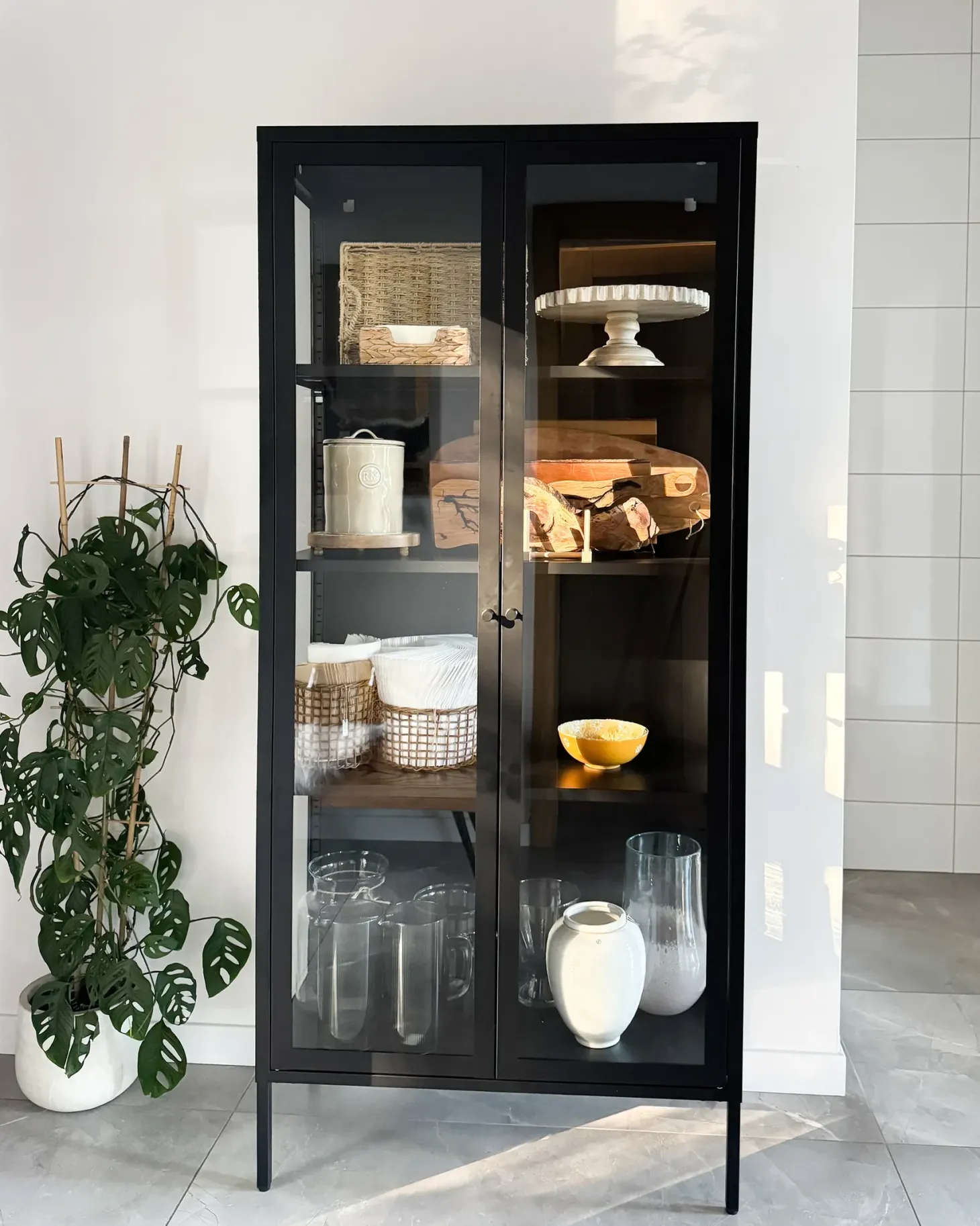 Glas vitrineskab HARTY Metal 80 cm Sort