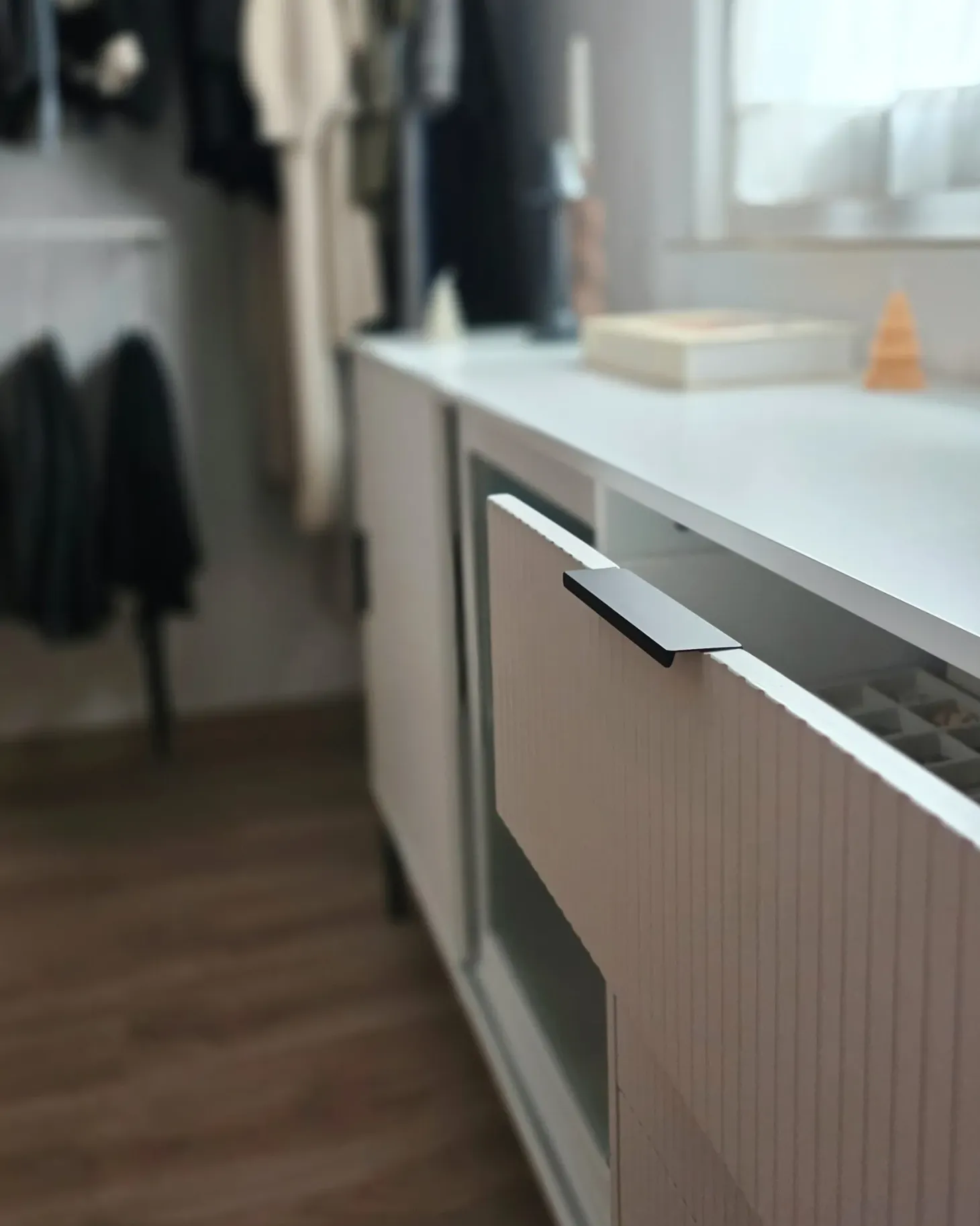Glas vitrine skænk LEDUC Hvid