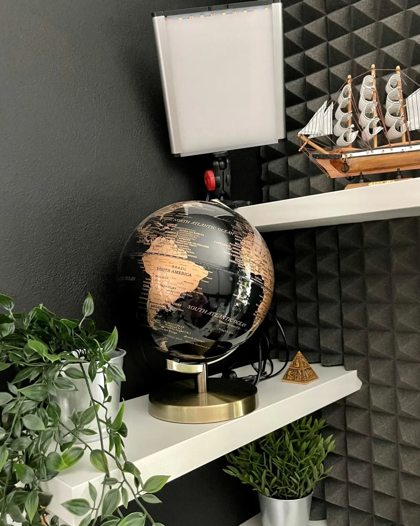 Globus LED MAGELLAN Sort 32 cm