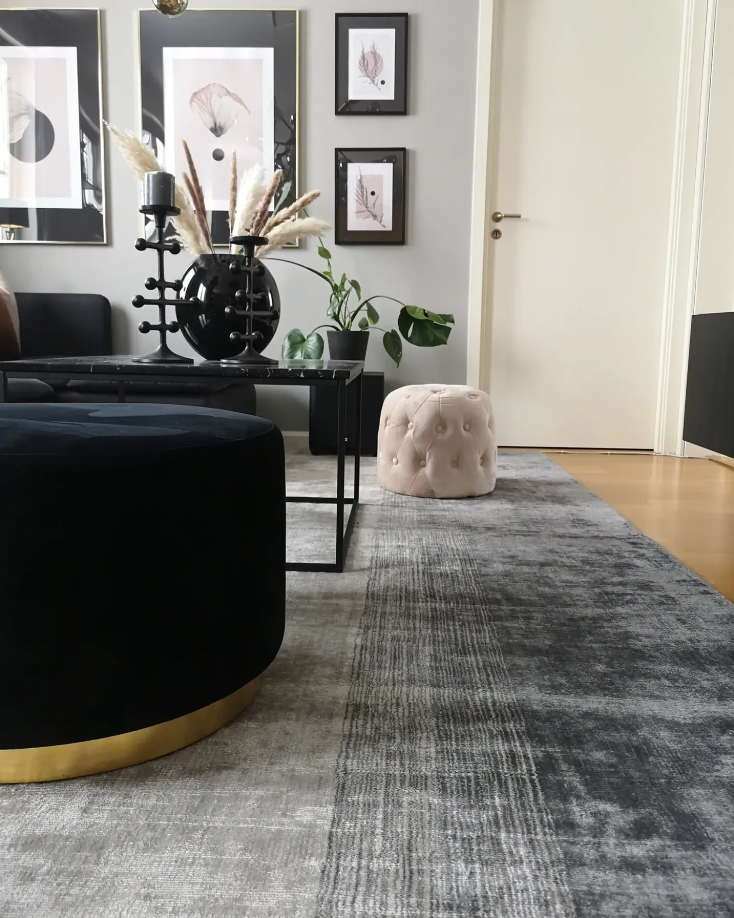 Gulvtæppe ERCIS Sort 200 x 200 cm Viskose