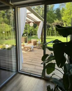 Havelænestol med fodskammel BARATTI Akacietræ Brun