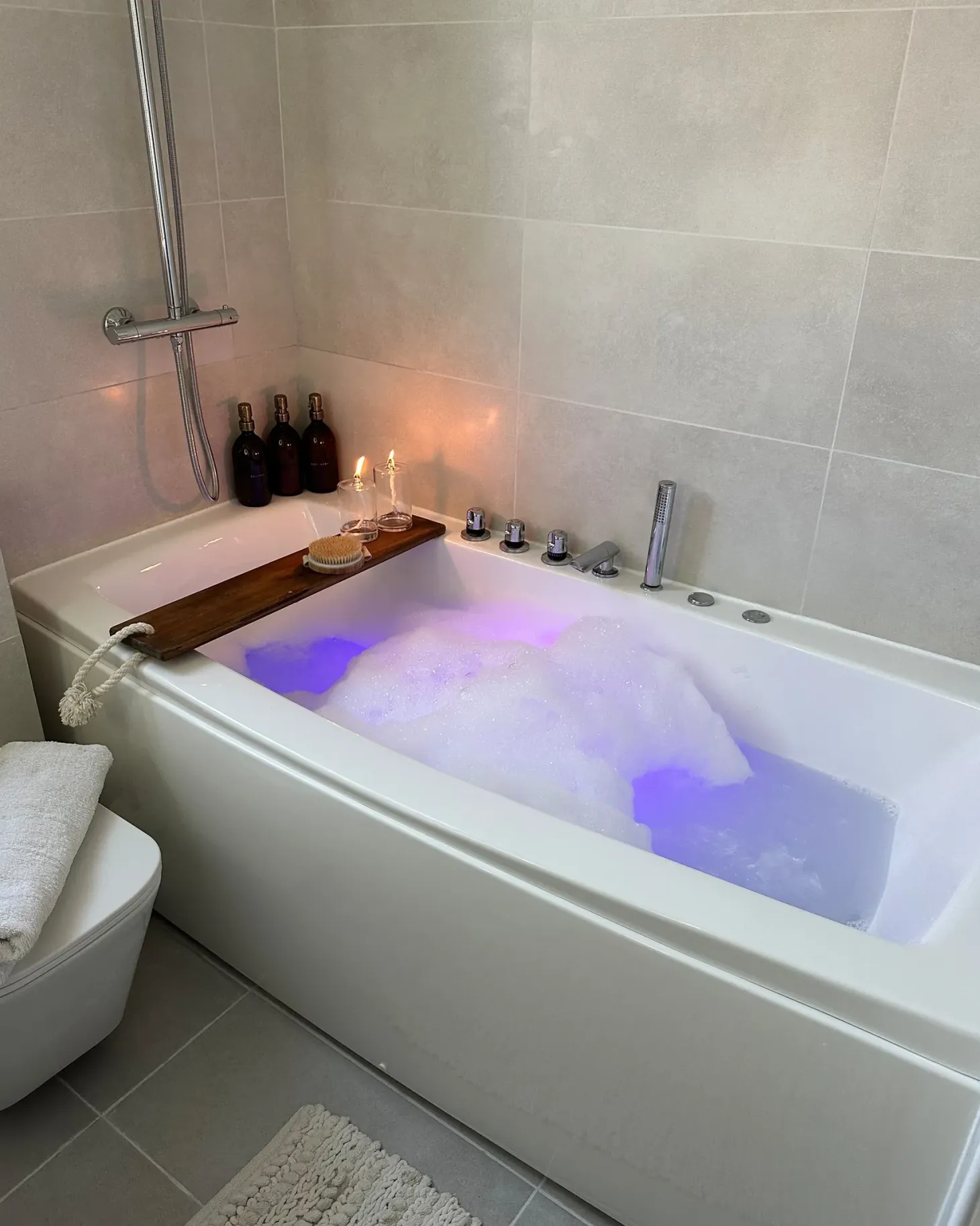 Hjørne-boblebad med LED MOOR 173 x 81 cm Hvid