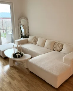 Hjørnesofa 4 personers LUNGO Boucle Hvid med fodskammel Venstrevendt