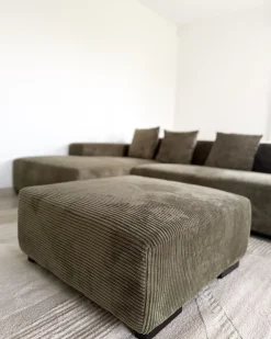 Hjørnesofa 4 personers LUNGO Fløjl Grøn med fodskammel Højrevendt