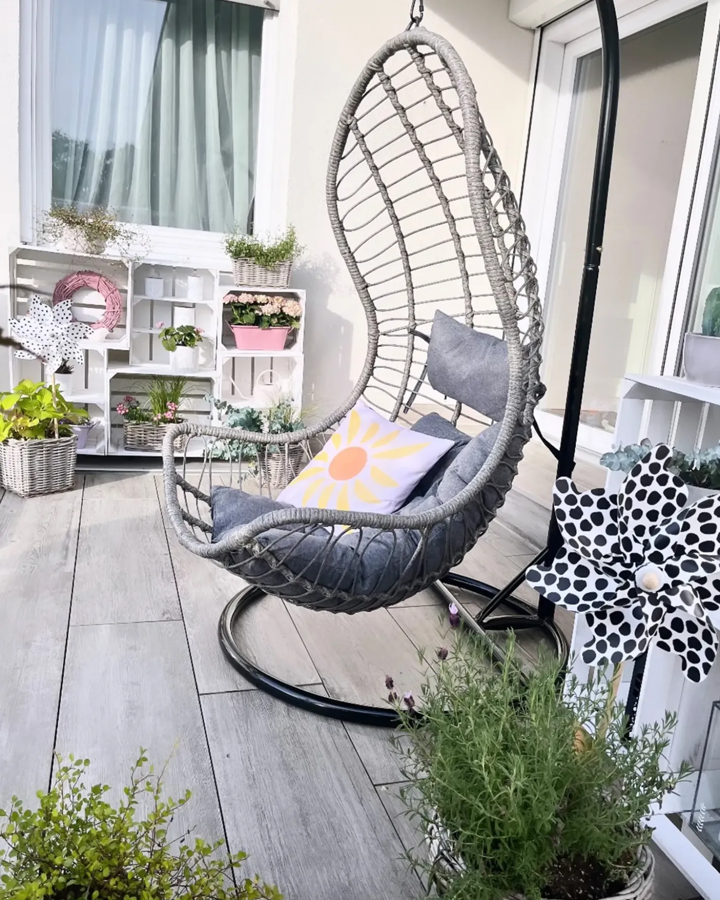 Hængestol med stativ PINETO PE-rattan Grå