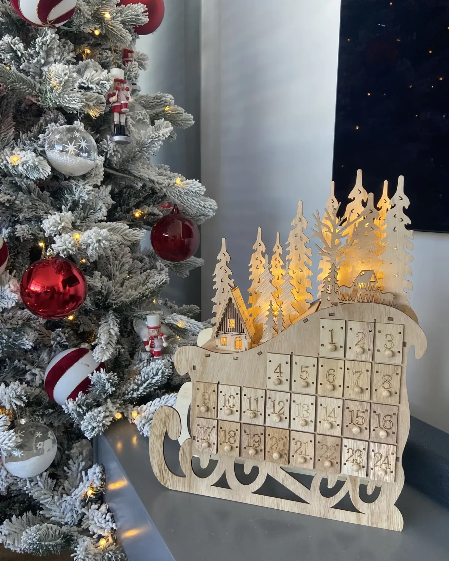 Juledekoration LED IMPALA Adventskalender 40 cm Lysebrun
