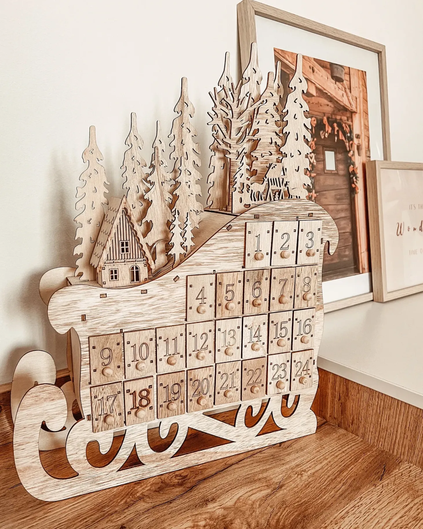 Juledekoration LED IMPALA Adventskalender 40 cm Lysebrun
