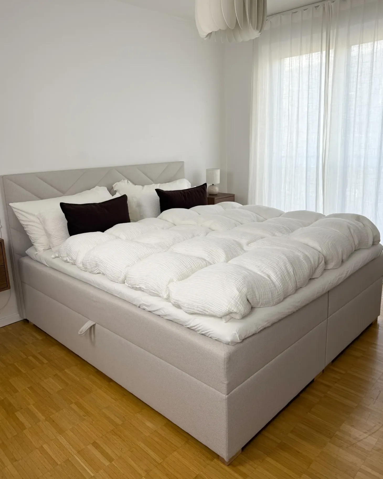 Kontinentalseng med opbevaring ESQUIRE Cremehvid 180 x 200 cm