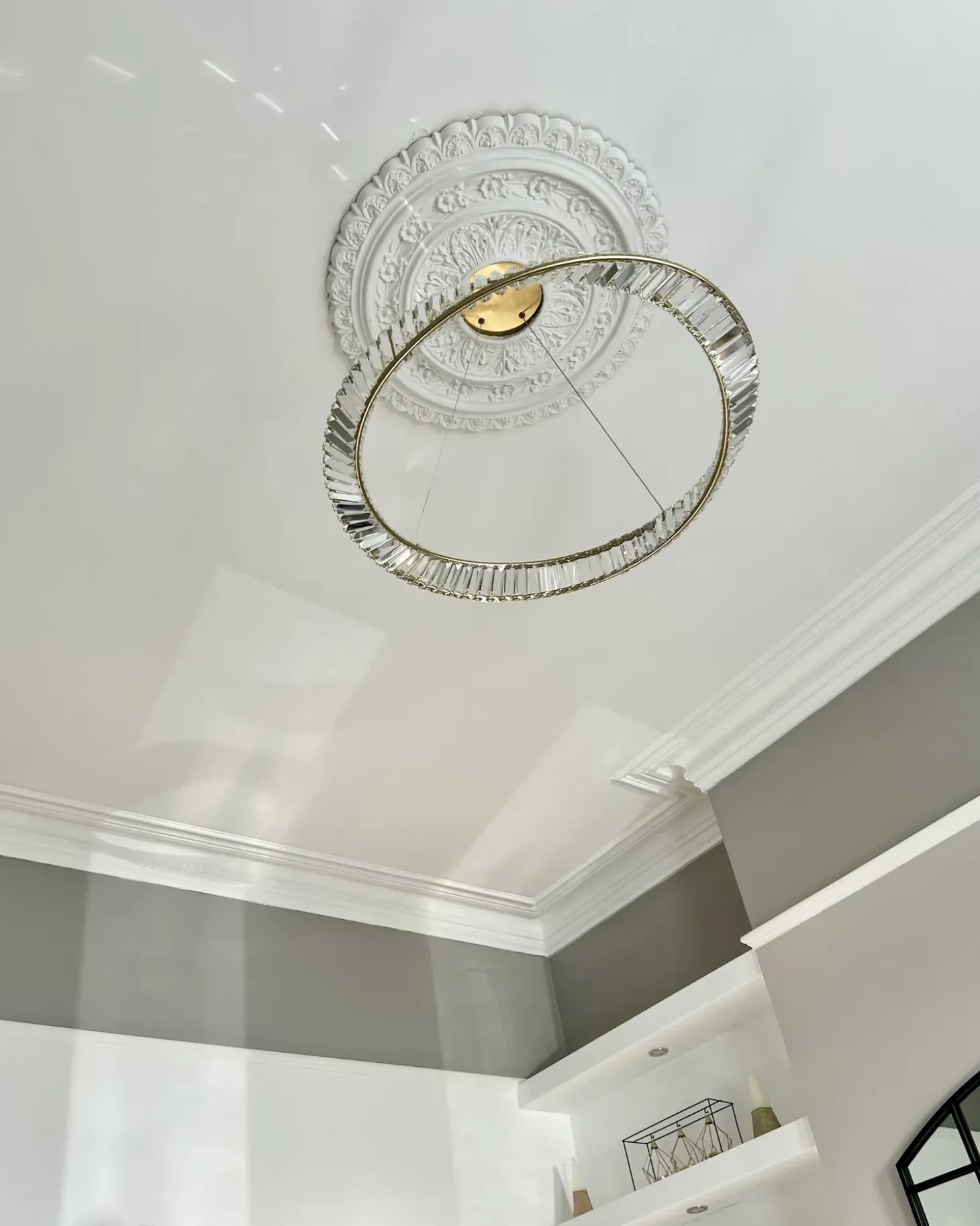 LED lysekrone ROSENDE Metal Guld