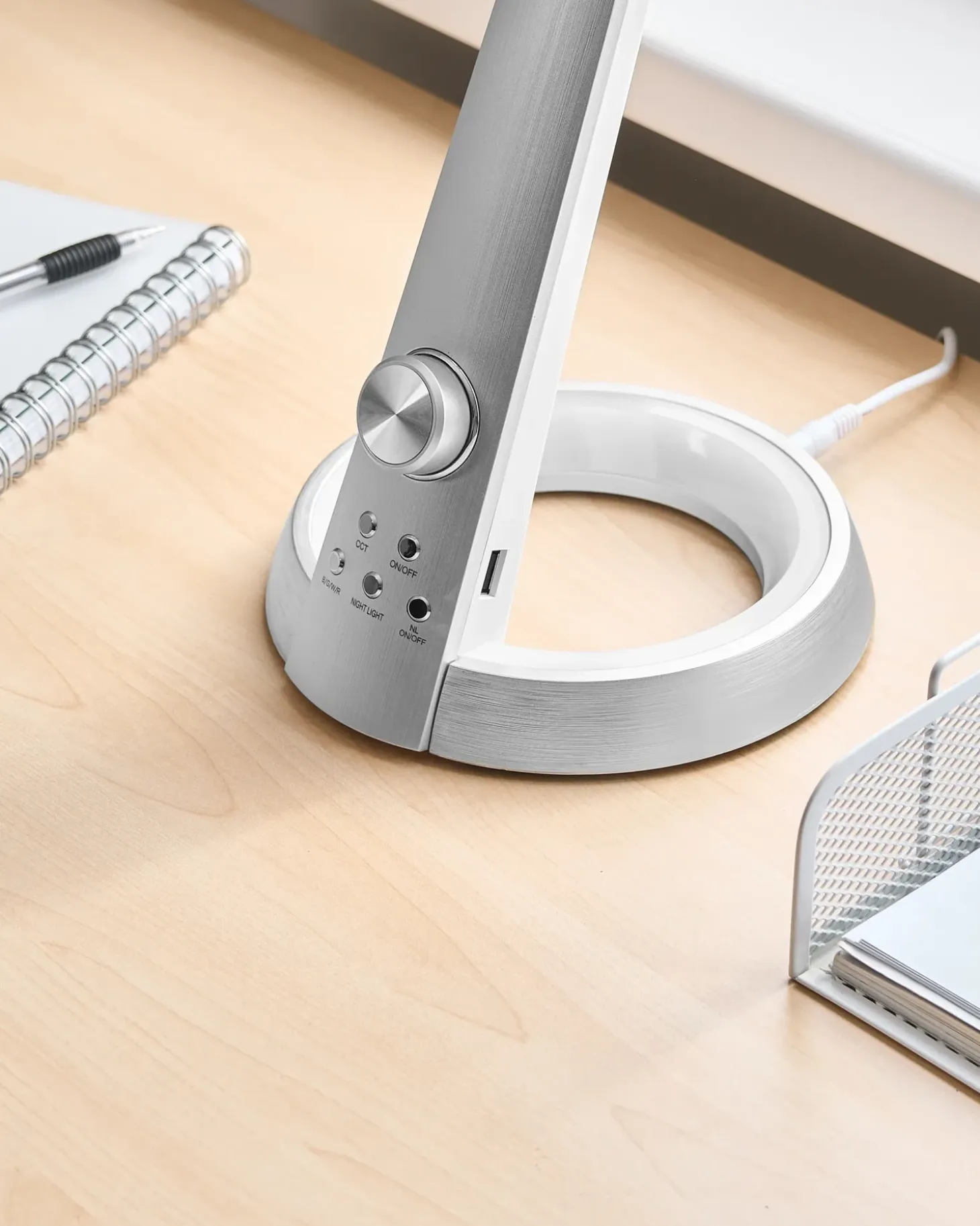 LED skrivebordslampe CANOPUS med USB-port Sølv
