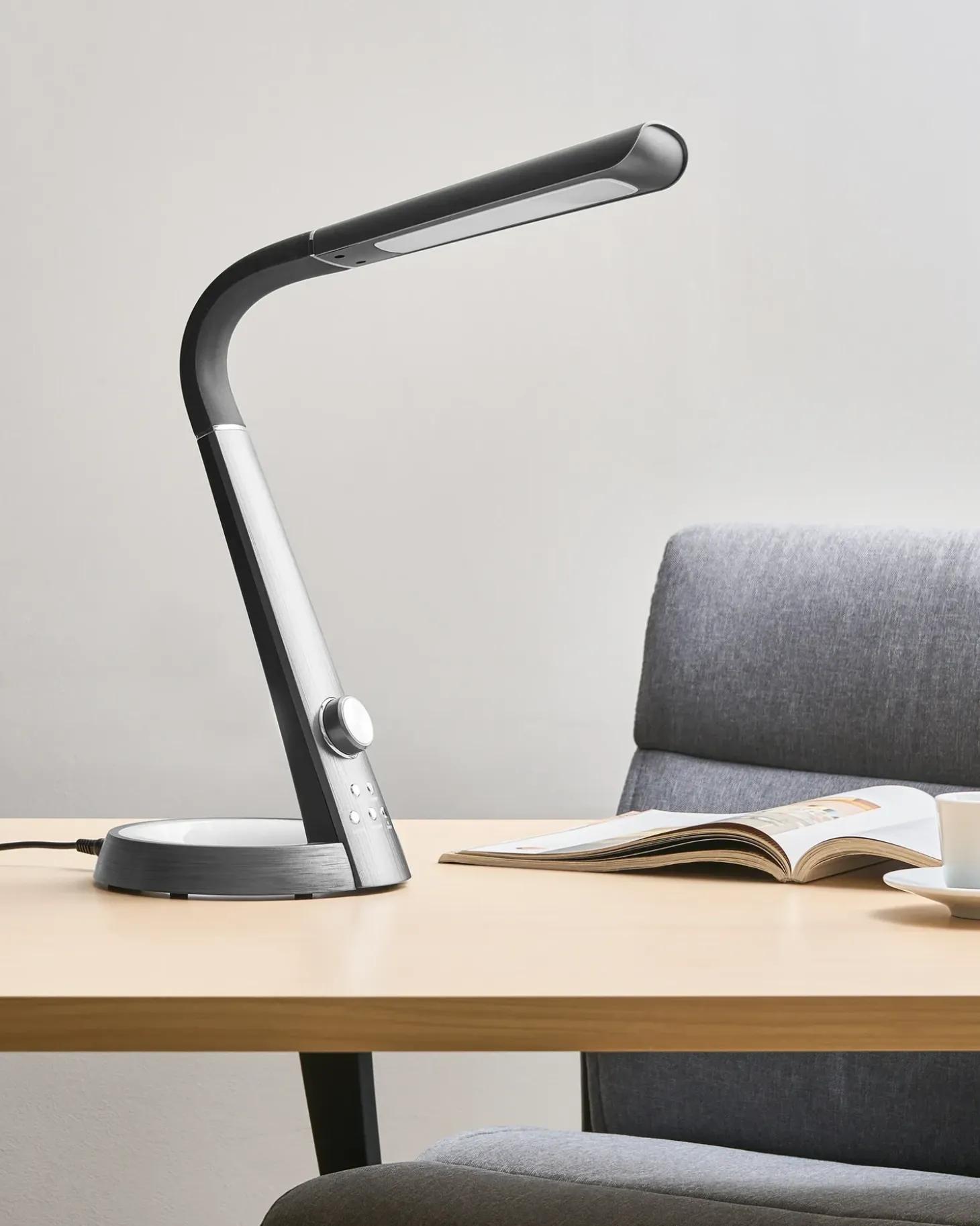 LED skrivebordslampe CANOPUS med USB-port Sort