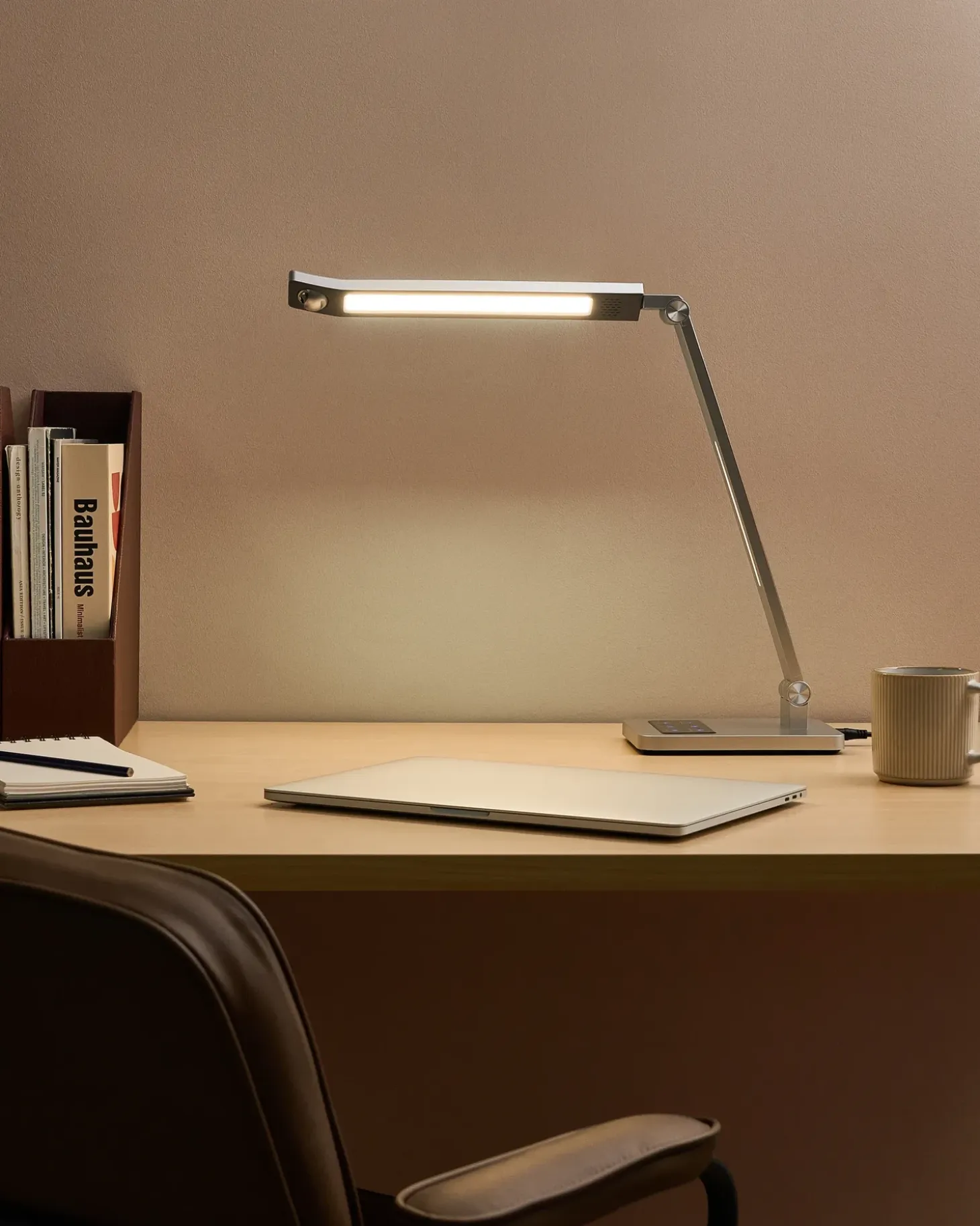 LED skrivebordslampe LEPUS Med bevægelsessensor Sølv