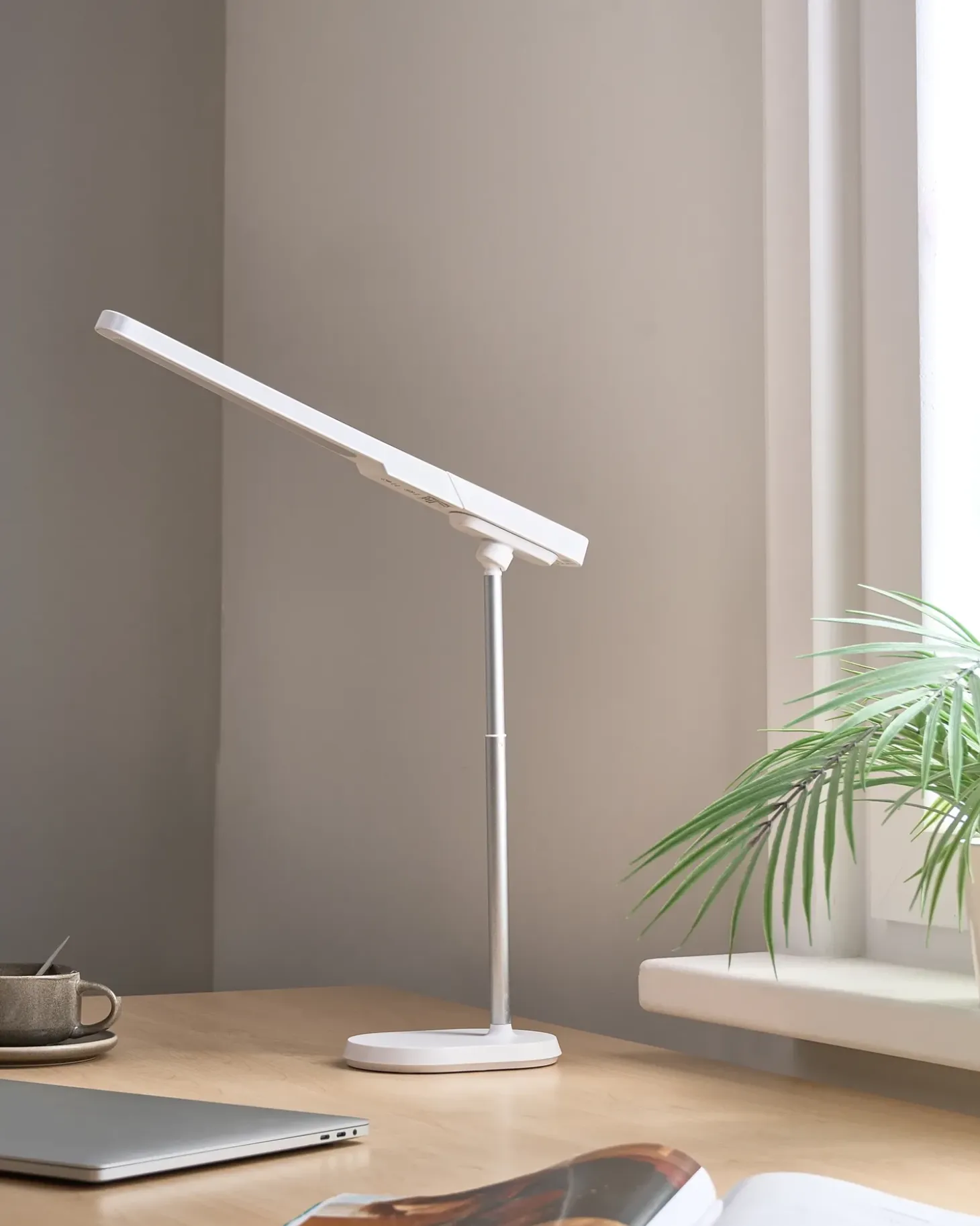 LED skrivebordslampe TUCANA Med dæmpning Hvid