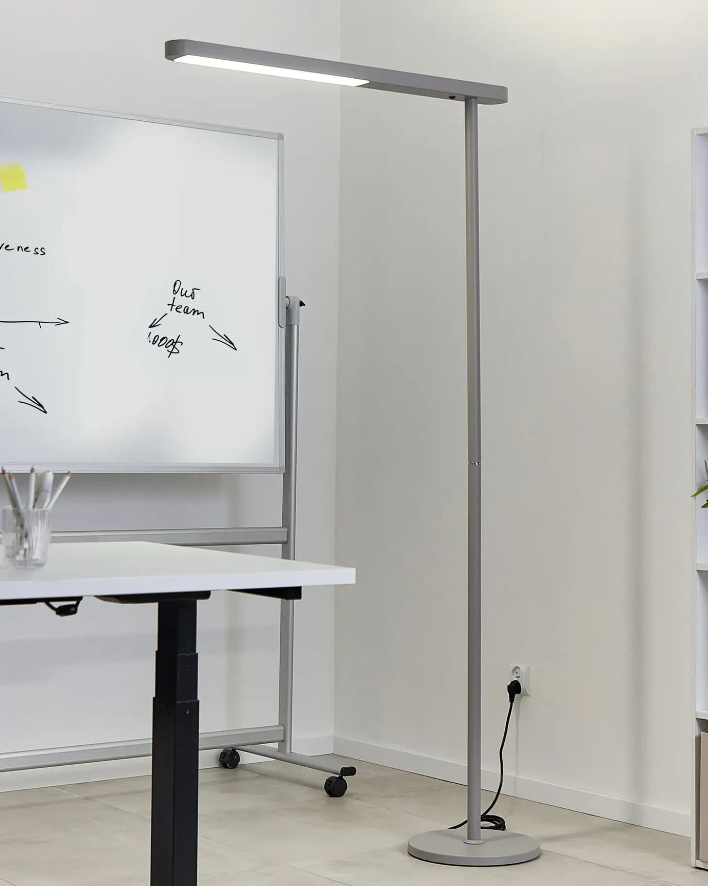 LED-gulvlampe PERSEUS Metal Sølv
