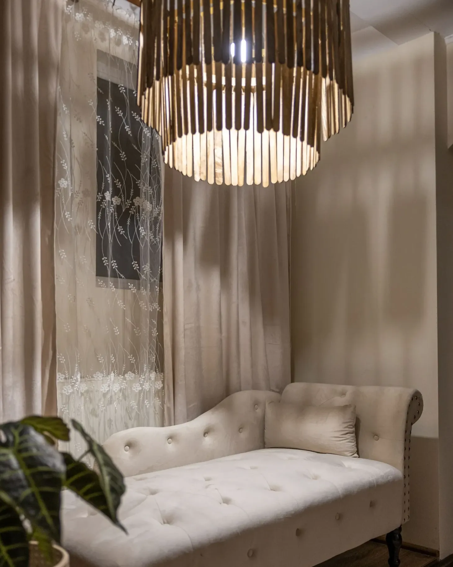 Loftlampe KAVERI Mangotræ Brun