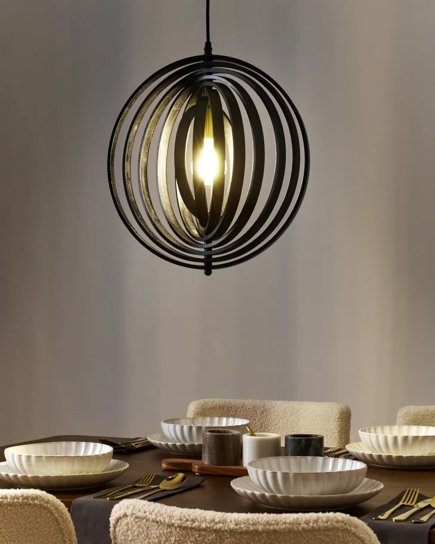 Loftlampe MURRELL Poppeltræ Sort