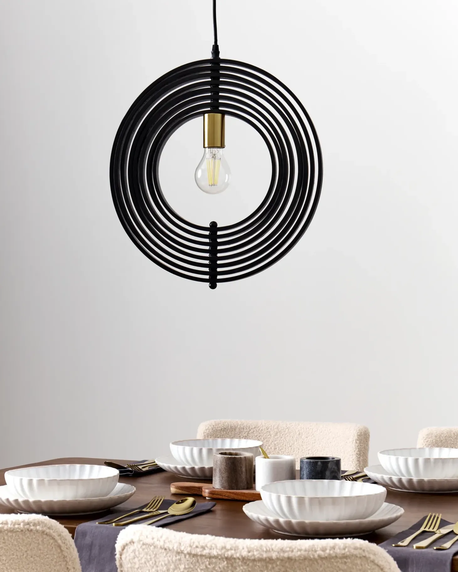 Loftlampe MURRELL Poppeltræ Sort