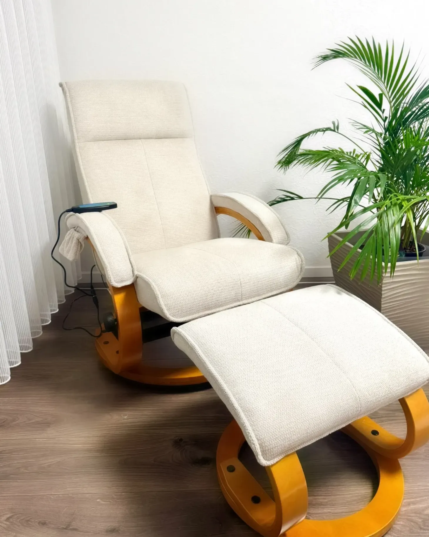 Massagestol HERO med fodskammel Lys Beige