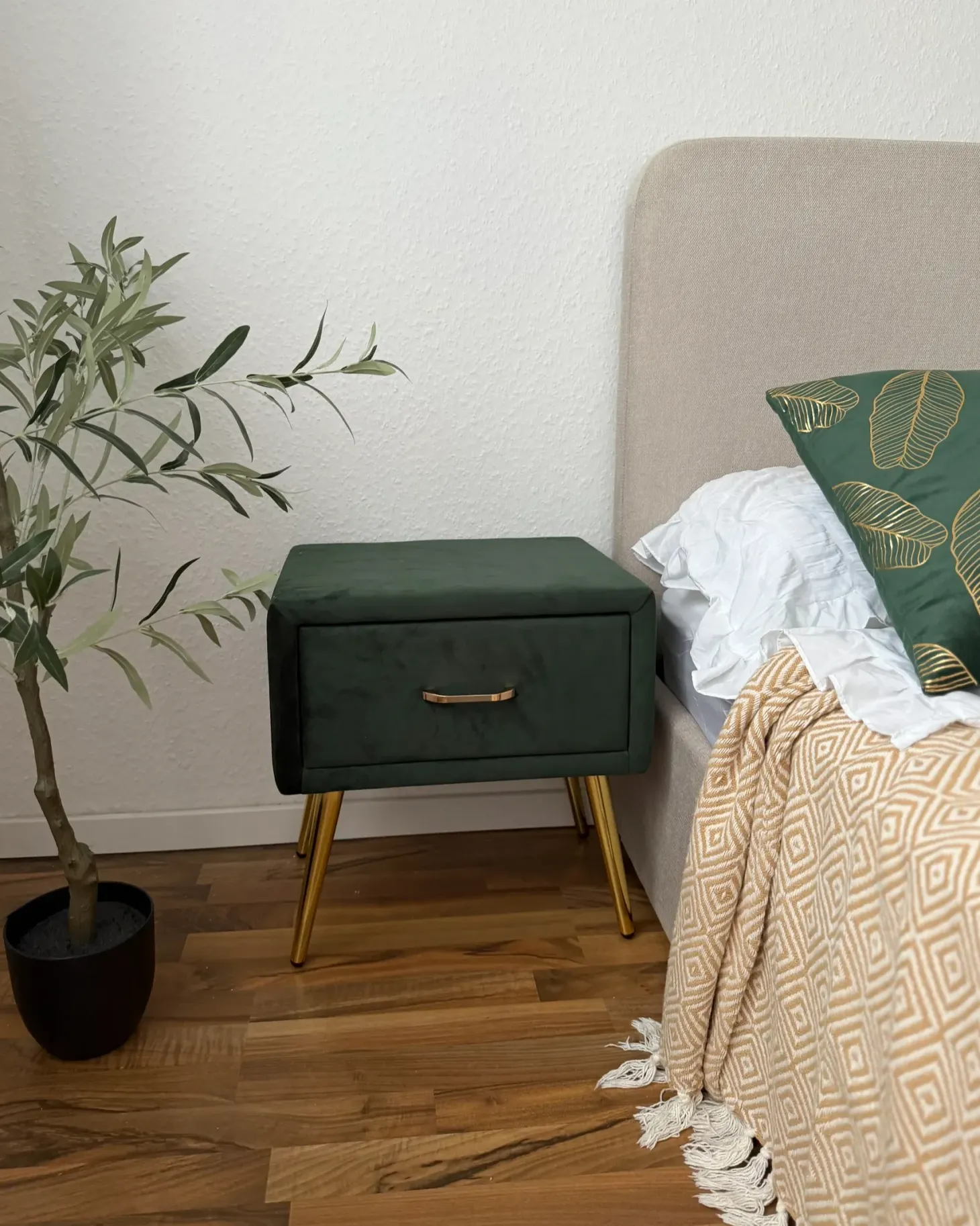 Natbord med 1 skuffe FLAYAT Velour Smaragdgrøn