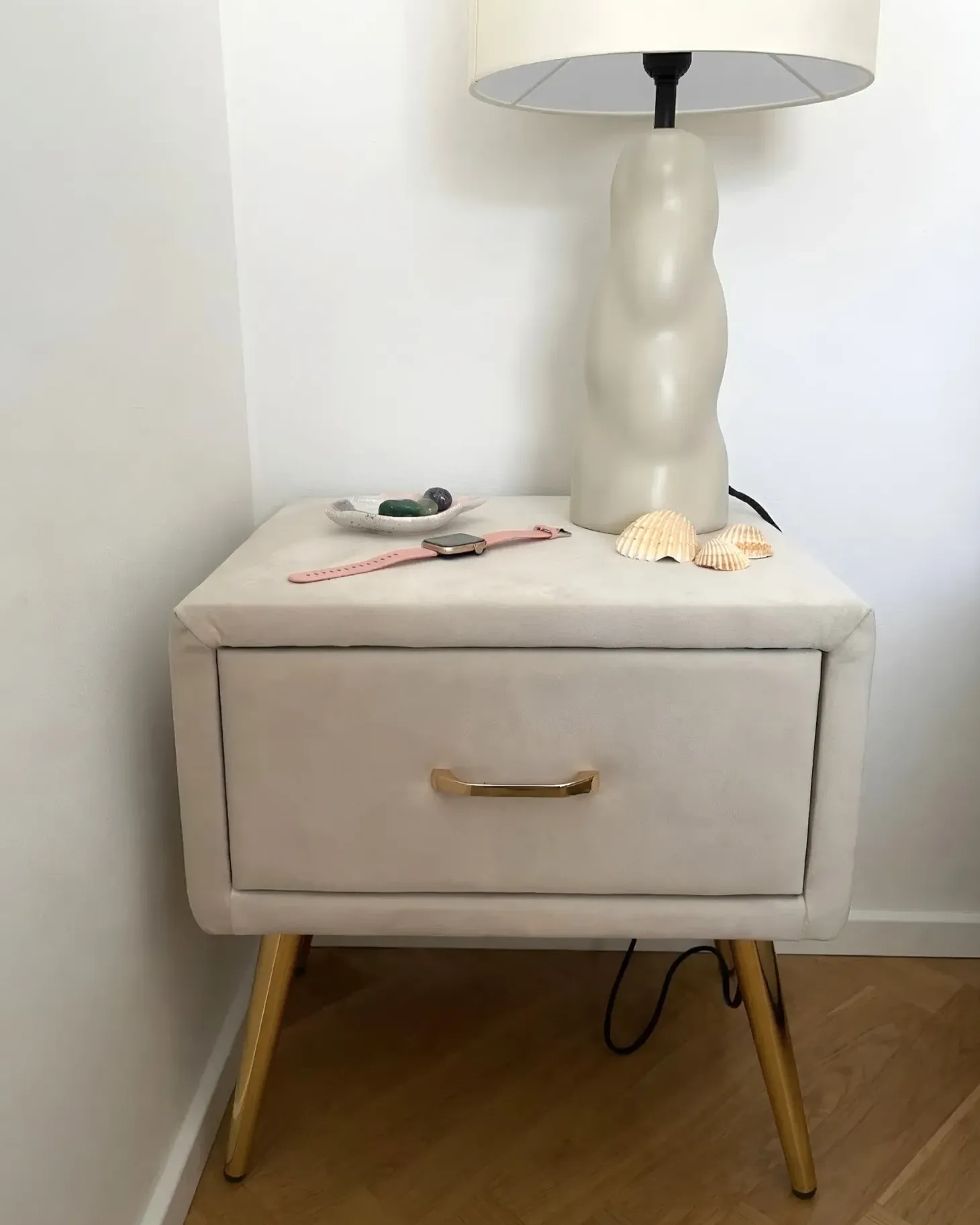 Natbord med 1 skuffe FLAYAT Velour Lys Beige