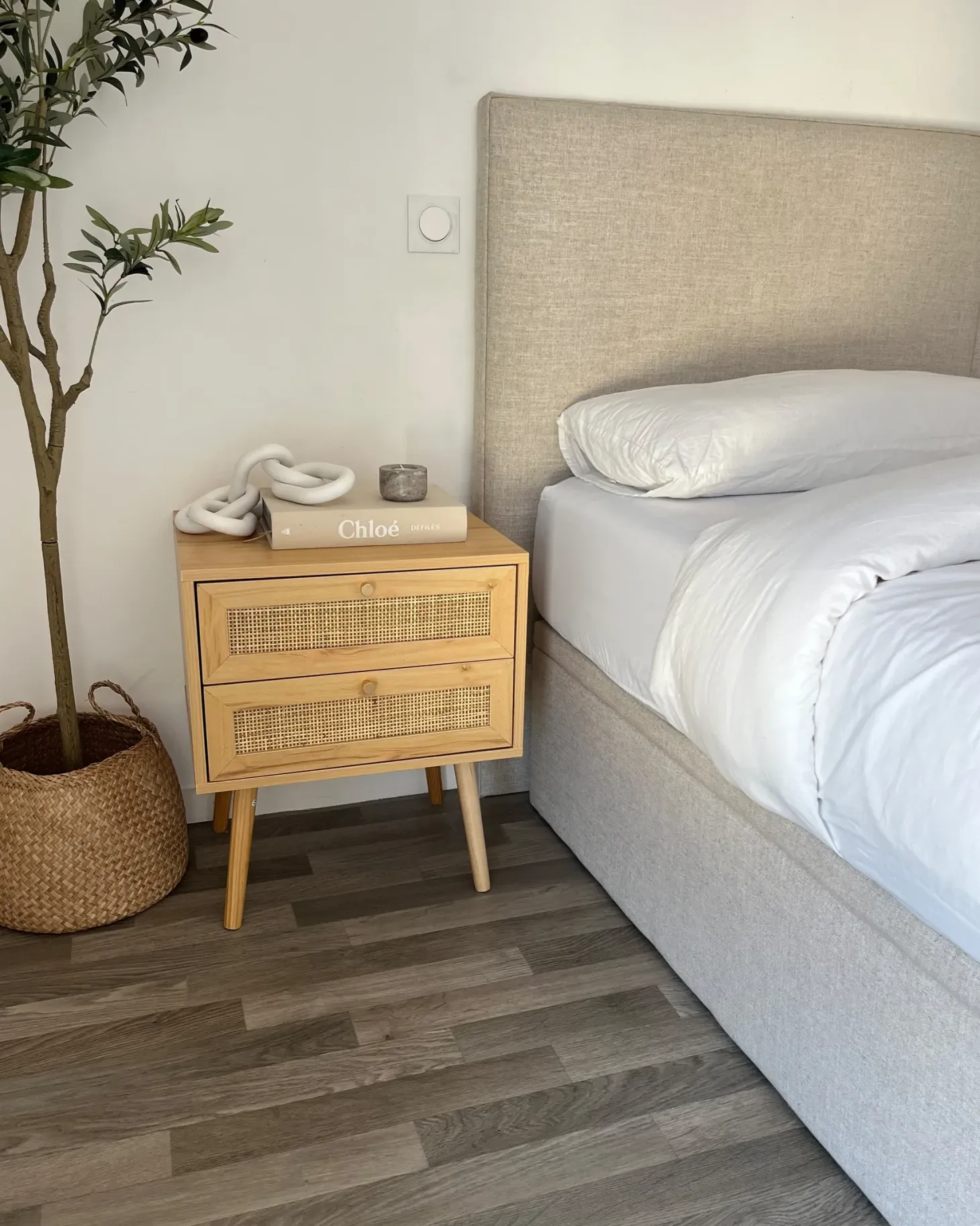 Natbord med 2 skuffer PEROTE Rattan Lysebrun