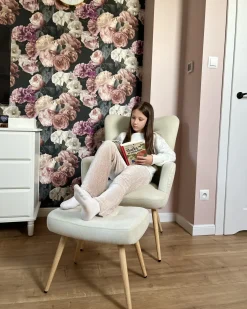 Øreklapstol VEJLE med fodskammel Lys Beige