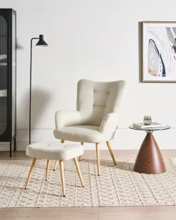 Øreklapstol VEJLE med fodskammel Lys Beige