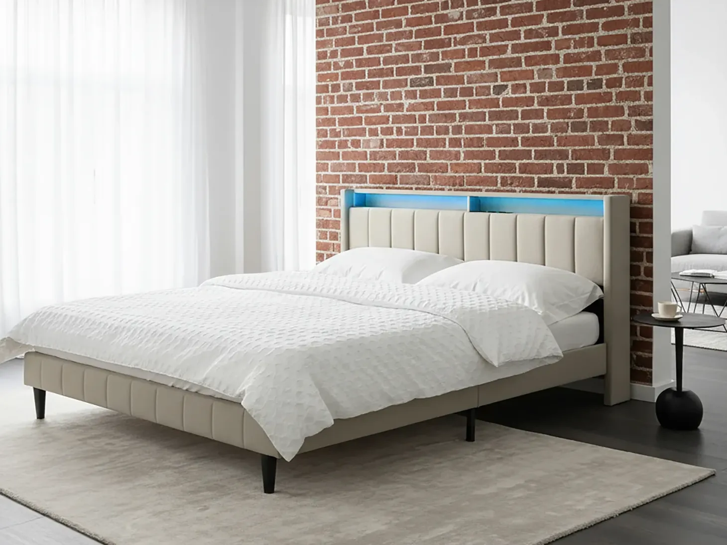 Seng med LED BEAULIEU 180 x 200 cm med opbevaring med USB-port Beige