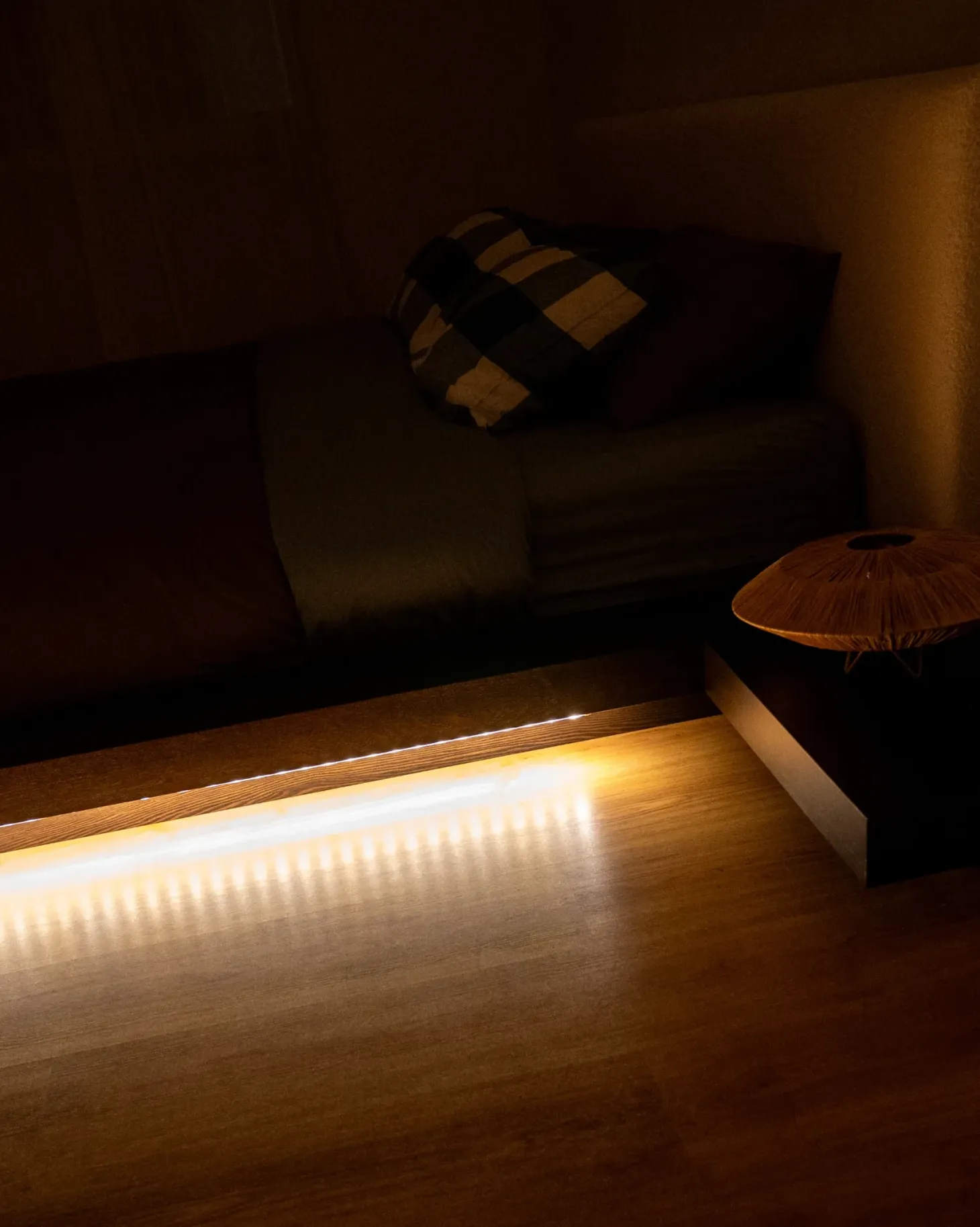 Seng med LED Boucle ZEN 180 x 200 cm LED Mørk ask