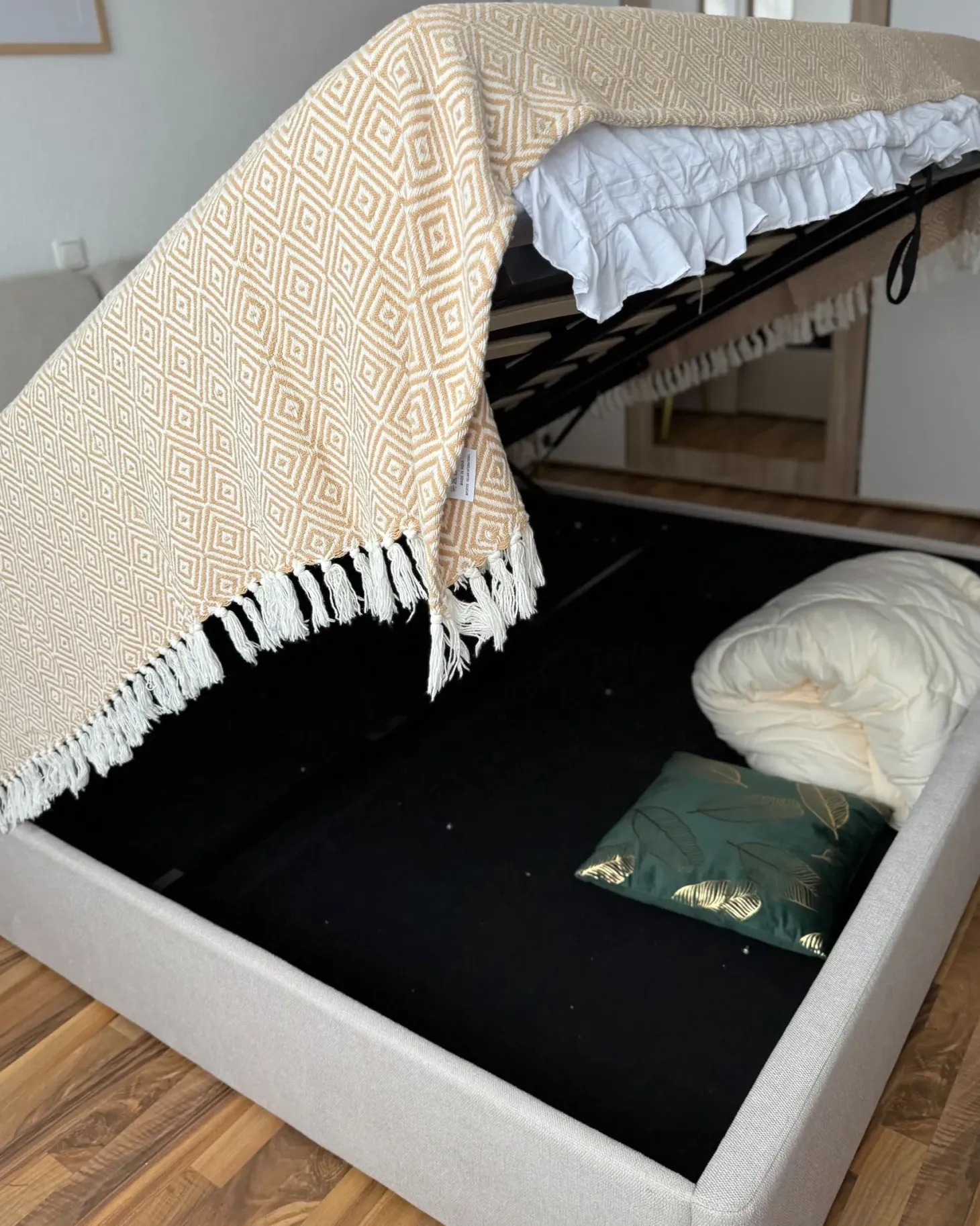 Seng med opbevaring ARBOIS Beige 180 x 200 cm