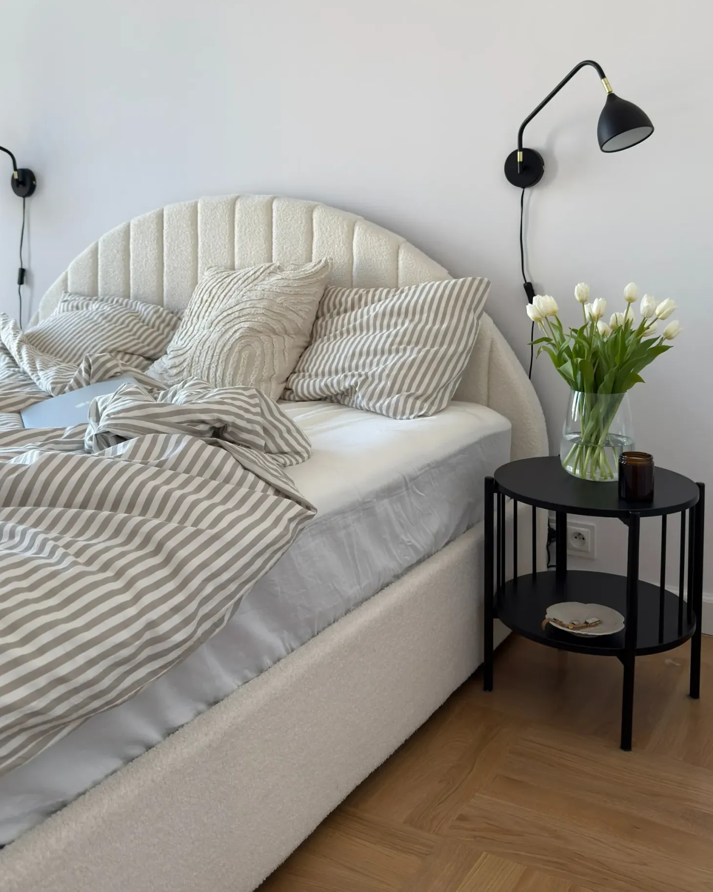 Seng med opbevaring CHADENET Boucle Cremehvid 180 x 200 cm