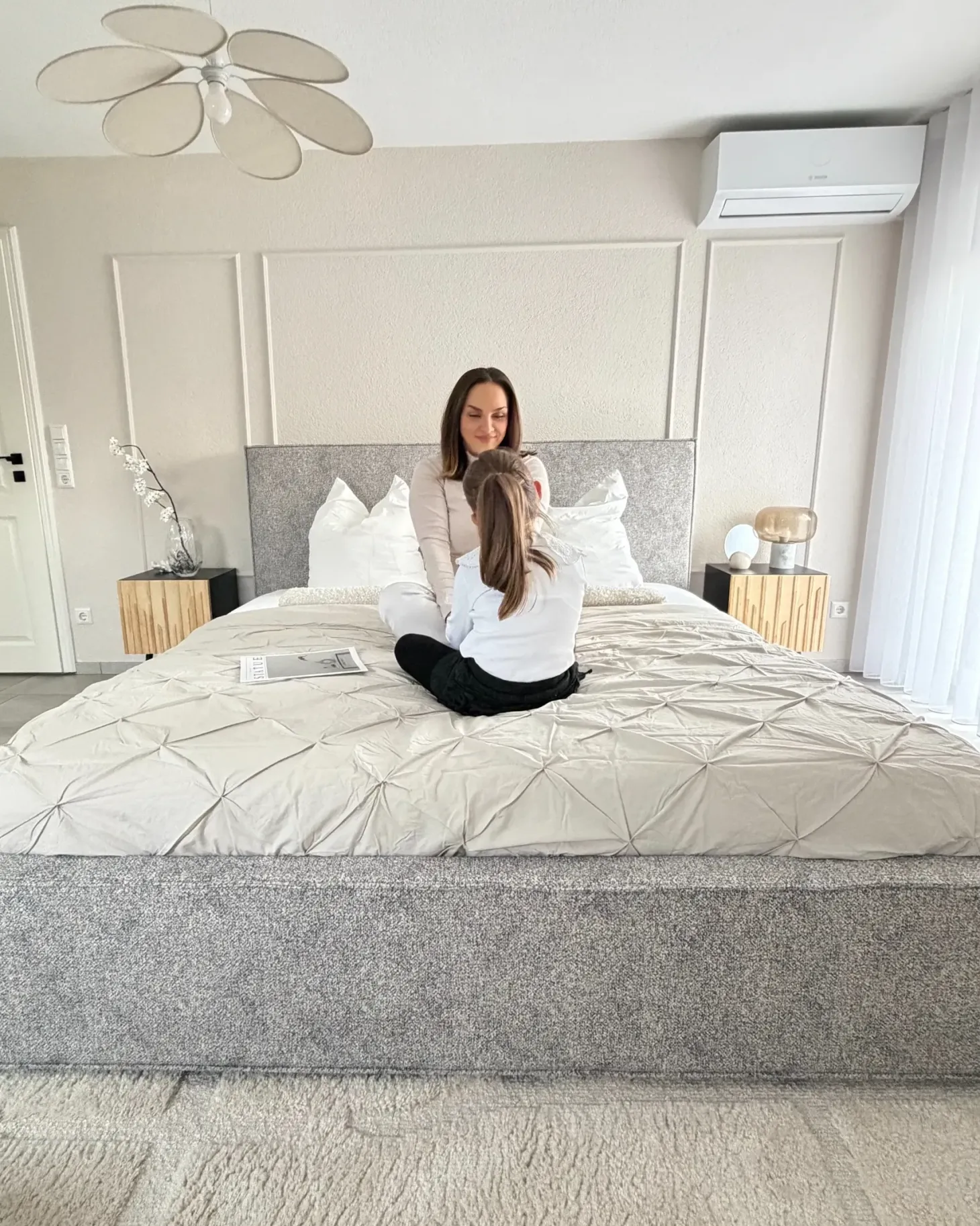 Seng med opbevaring MOISSAC Velourstrik Sort/hvid 180 x 200 cm