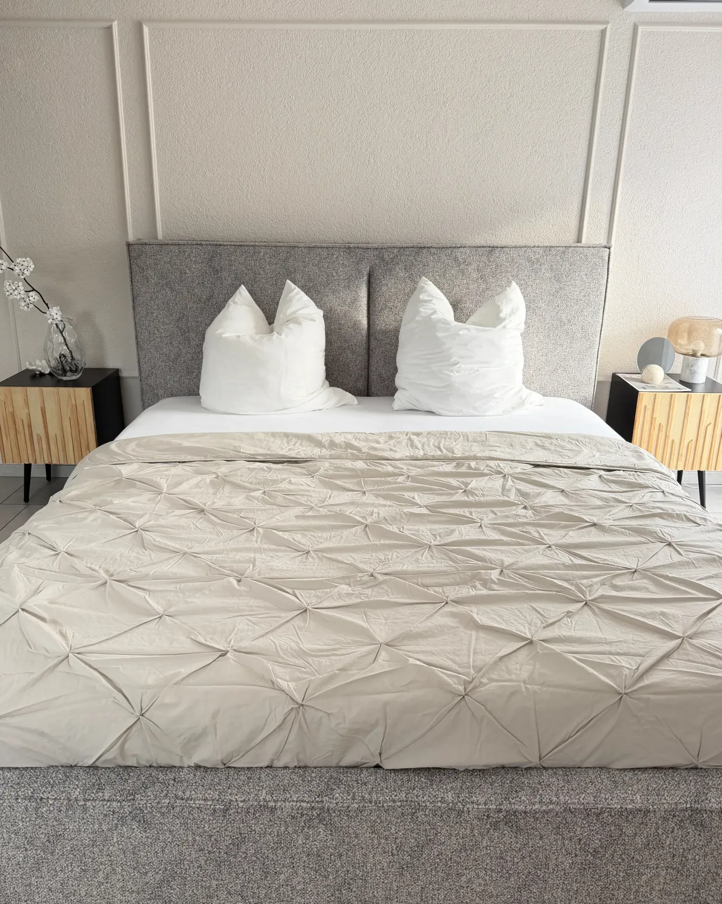 Seng med opbevaring MOISSAC Velourstrik Sort/hvid 180 x 200 cm