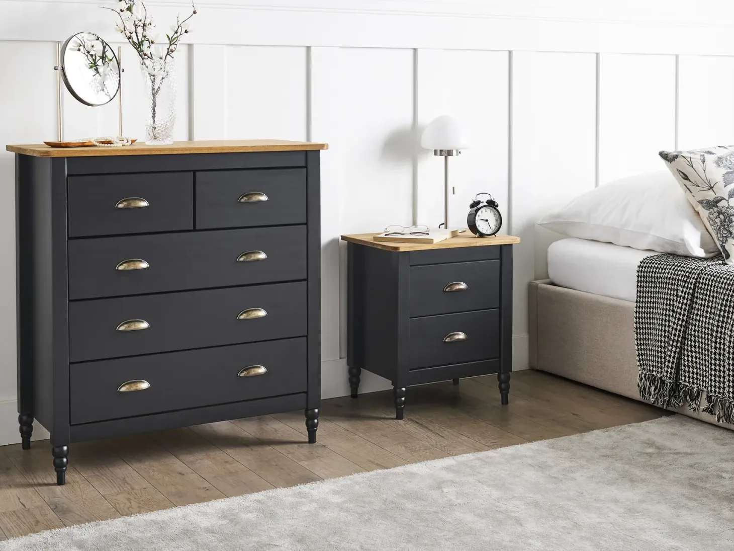 5 skuffers commode SHILLINGTON Fyretræ Sort